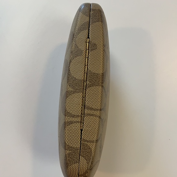 Coach logo brown & Tan faux leather medium hard shell clam case - Picture 6 of 10